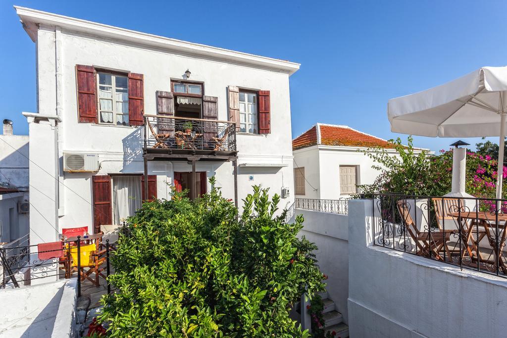 Traditional House Skopelos Town Exterior photo